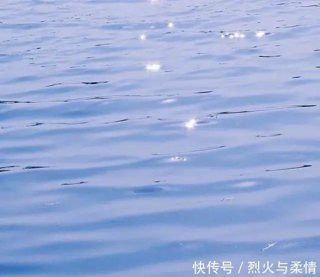 让人莫名的心疼的句子,句句戳心,看一眼都觉得伤心!-句子橘 让人莫名的心疼的句子,句句戳心,看一眼都觉得伤心!-句子橘