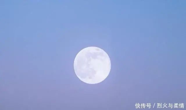让人莫名的心疼的句子,句句戳心,看一眼都觉得伤心!-句子橘 让人莫名的心疼的句子,句句戳心,看一眼都觉得伤心!-句子橘