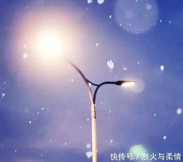 让人莫名的心疼的句子,句句戳心,看一眼都觉得伤心!-句子橘 让人莫名的心疼的句子,句句戳心,看一眼都觉得伤心!-句子橘