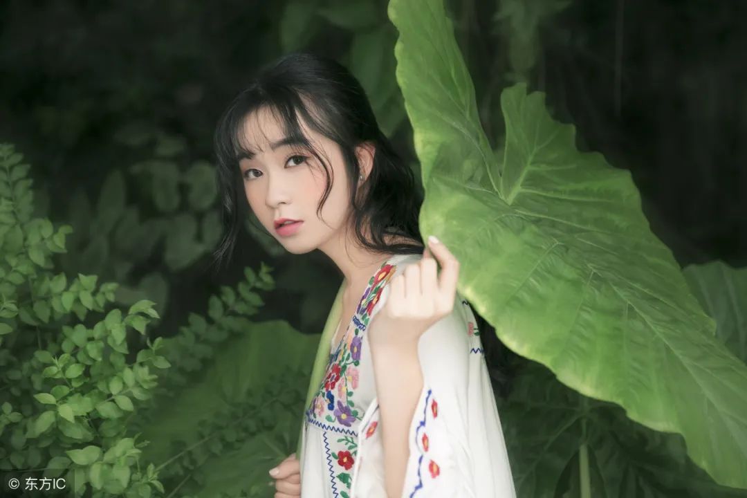 关于赞美三八妇女节的句子,享受全世界给你的福利,致敬女神-句子橘 关于赞美三八妇女节的句子,享受全世界给你的福利,致敬女神-句子橘