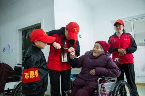 夸男人孝顺父母的句子 夸男人孝顺父母的句子