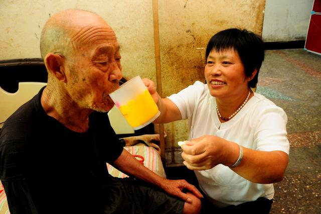 写小辈孝顺的句子 写小辈孝顺的句子