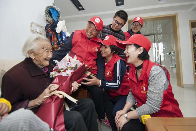 写小辈孝顺的句子 写小辈孝顺的句子