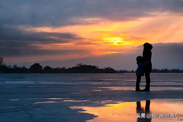 形容不懂事不孝顺父母不容易的句子 形容不懂事不孝顺父母不容易的句子