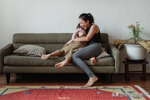 形容不懂事不孝顺父母不容易的句子 形容不懂事不孝顺父母不容易的句子
