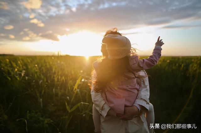 形容不懂事不孝顺父母不容易的句子 形容不懂事不孝顺父母不容易的句子
