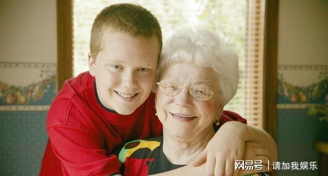 形容孙子对老人的孝顺的句子_(孝顺的诗句)