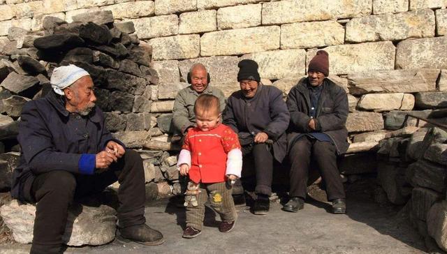 有一种“伪孝顺”正在蔓延,比“不孝”更让老人寒心…