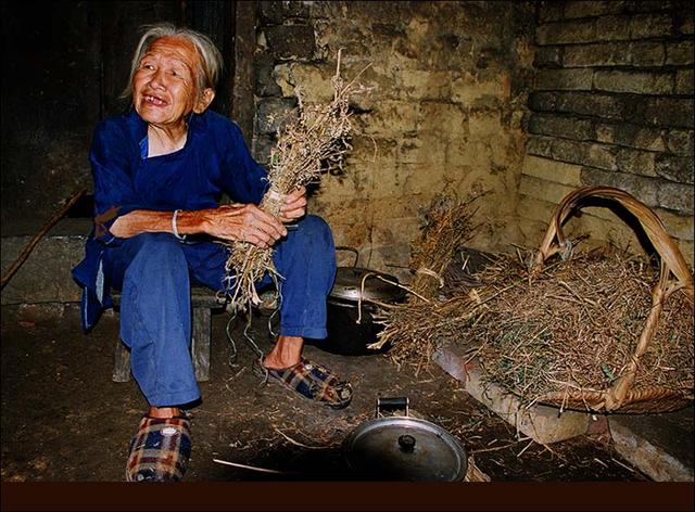 有一种“伪孝顺”正在蔓延,比“不孝”更让老人寒心…