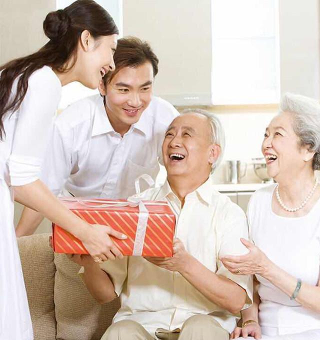 对父母的孝顺不能只“活”在朋友圈
