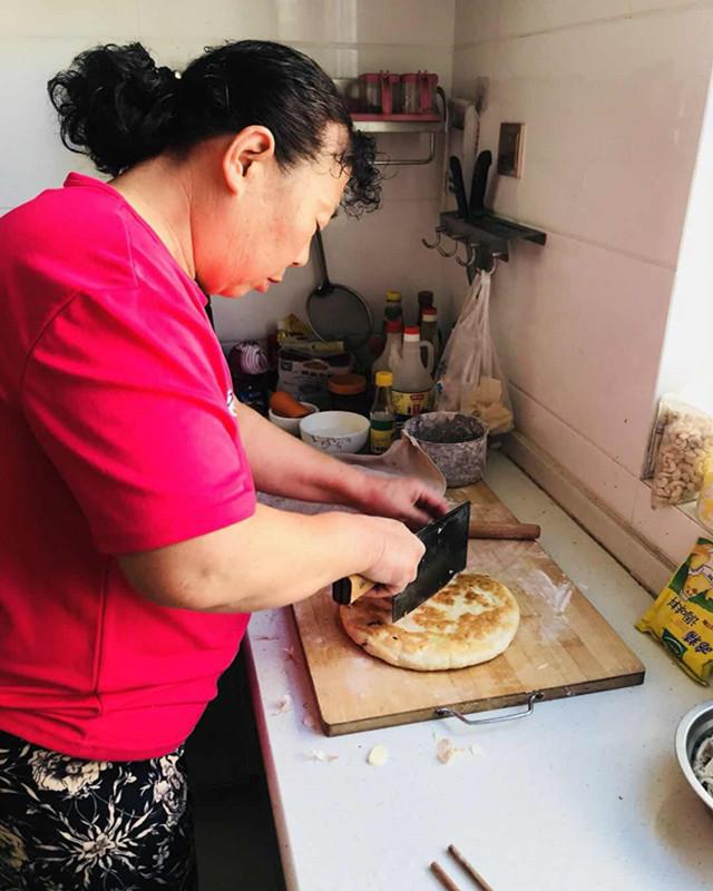 对父母的孝顺不能只“活”在朋友圈
