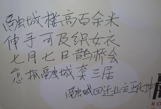 描写老年人幸福的句子(表示老年人开心的短句)