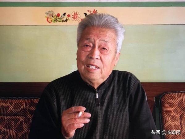 泡桐花开一树白,往事如烟,思念如海....