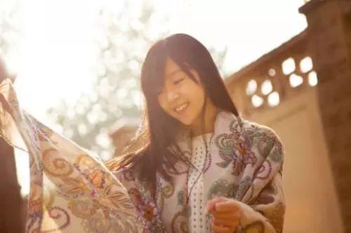 对某人失望心寒的句子：时间可以治愈受伤的心，也可以撕裂一颗心