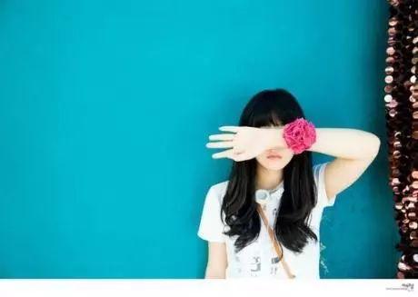 对某人失望心寒的句子：时间可以治愈受伤的心，也可以撕裂一颗心