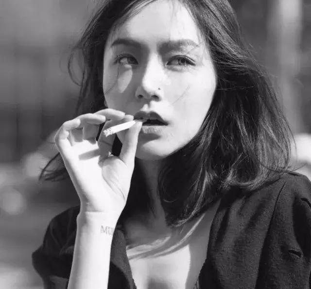 16句抖音高逼格的霸气句子,男人多情而不专一,女人专一而绝情