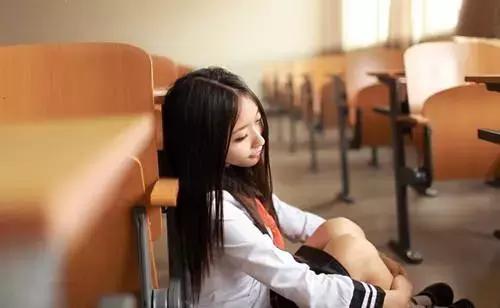 累了劝自己放手的句子:相逢总是那样牵情,相离总是那样无情
