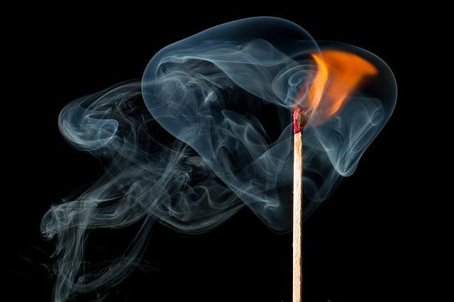 燃爆朋友圈的霸气语录:该放弃的决不挽留,该珍惜的决不放手