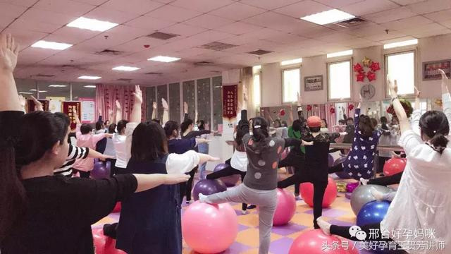 悉心指导充实孕期，贴心鼓励备战分娩——家属感激锦旗表谢意