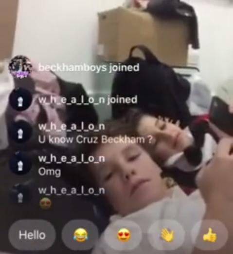 六岁的哈珀连洗澡都还要贝克汉姆伺候，全世界谁还能有这样的待遇