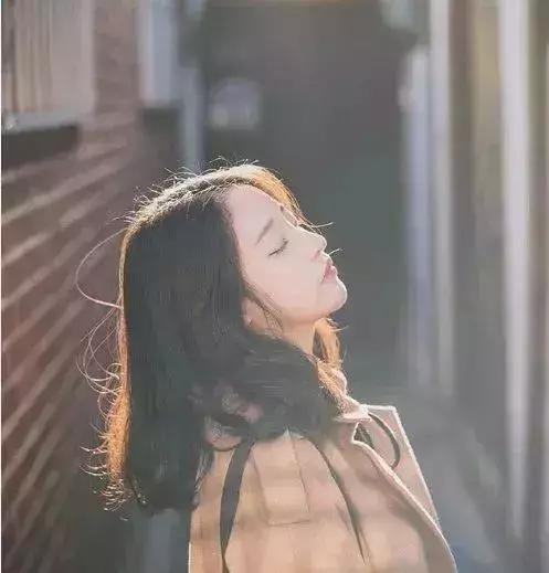 朋友圈霸气又伤感经典句子,肯定有一句适合你发朋友圈!