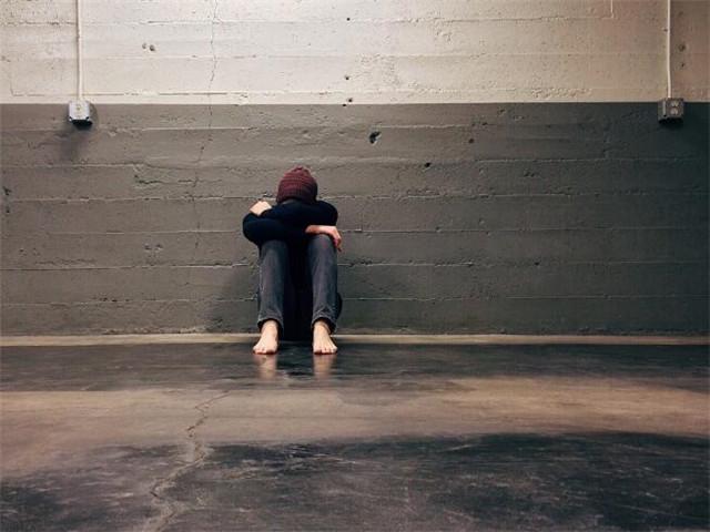 形容离别不舍的伤感句子 催人泪下的离别心情说说