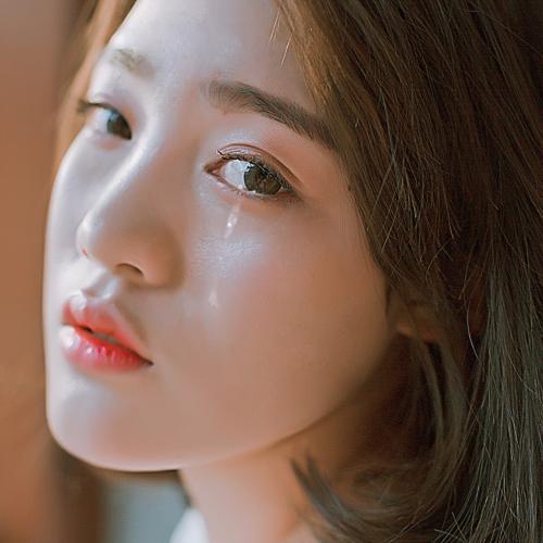 朋友圈伤感心碎句子，爱你，以朋友的名义