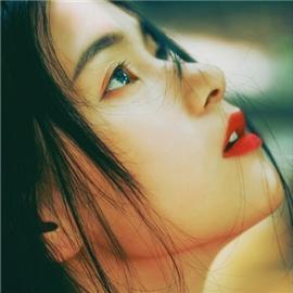 朋友圈伤感心碎句子，爱你，以朋友的名义