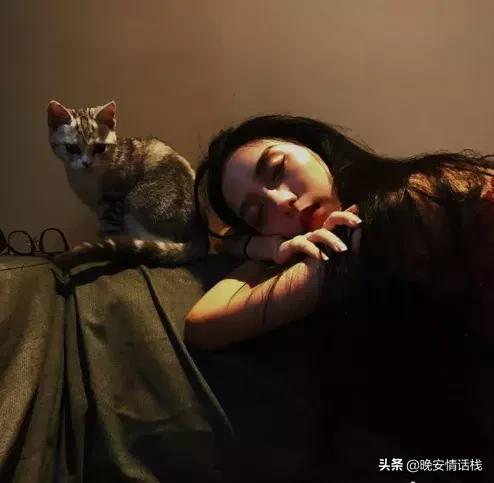 半夜流泪伤心难过的句子,直击心窝