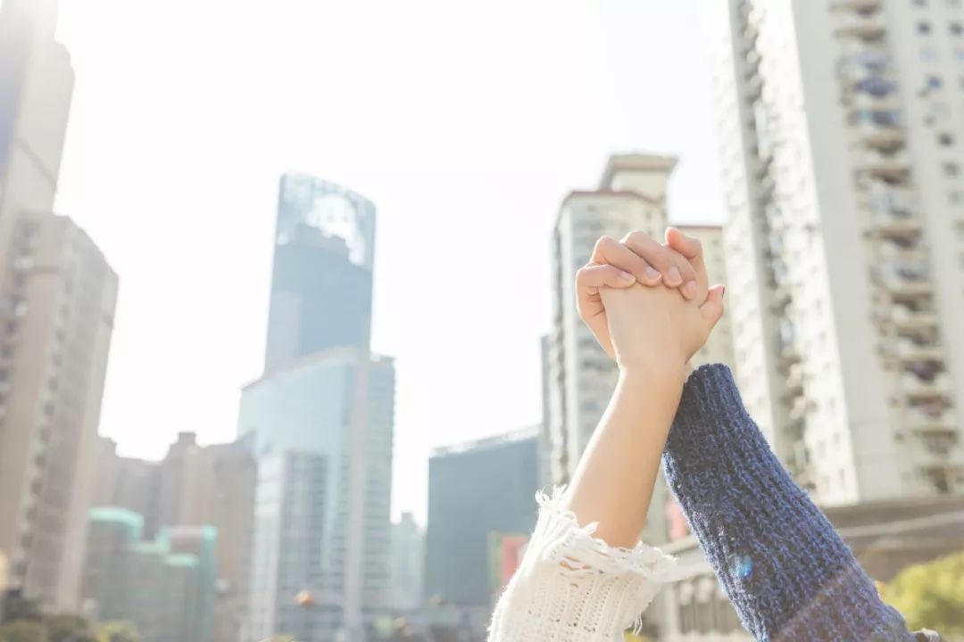 伤感句子:每天不停的更换心情,却换不来一个你的回复。-句子橘 伤感句子:每天不停的更换心情,却换不来一个你的回复。-句子橘