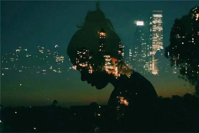 心情极度低落的句子，句句伤感无奈，突然好心疼自己！-句子橘