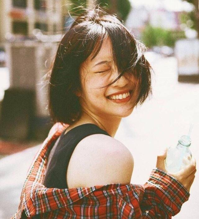 人活的简单点的句子 人活的简单点的句子