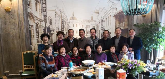 同老师相聚的简单句子 同老师相聚的简单句子