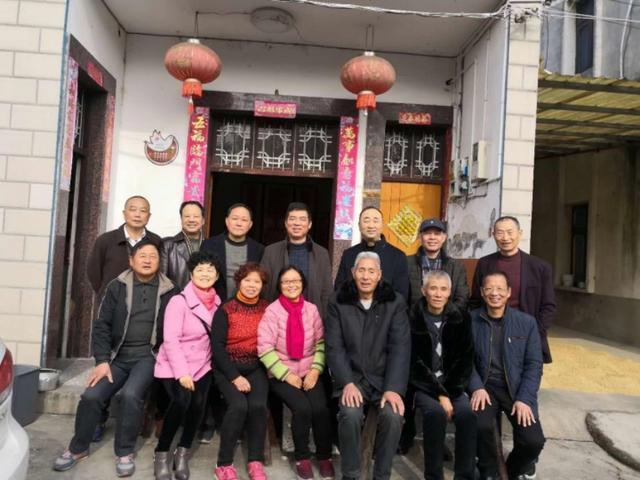 同老师相聚的简单句子 同老师相聚的简单句子