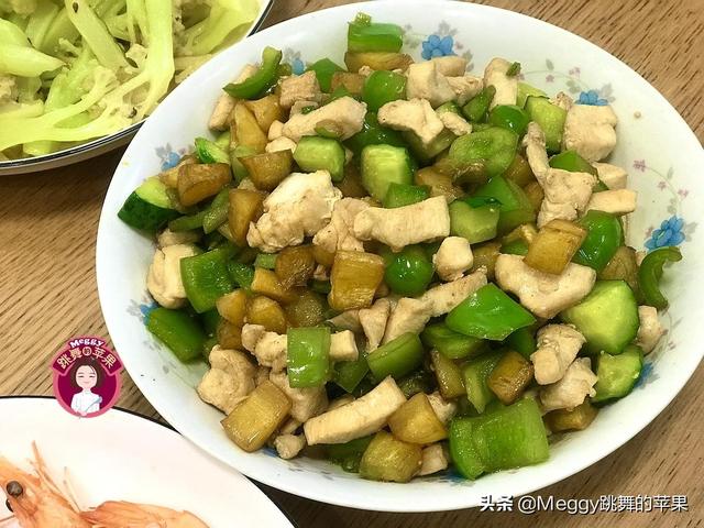 简单晚餐发朋友圈的句子 简单晚餐发朋友圈的句子