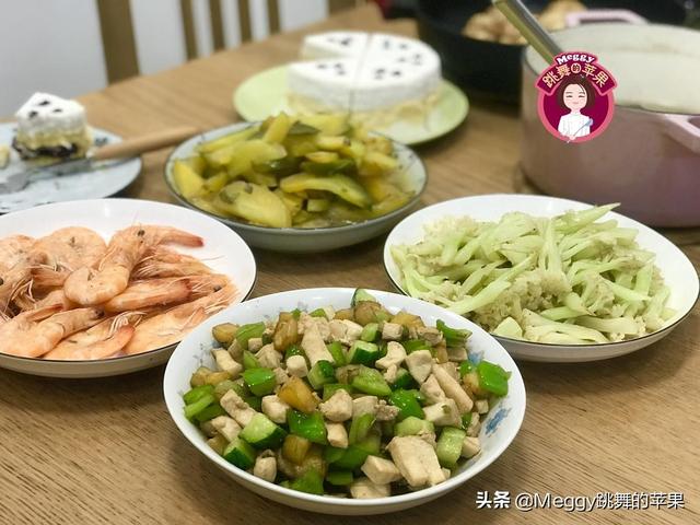 简单晚餐发朋友圈的句子 简单晚餐发朋友圈的句子