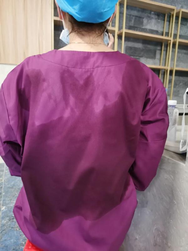 形容抗疫医护人员敬业的句子 形容抗疫医护人员敬业的句子