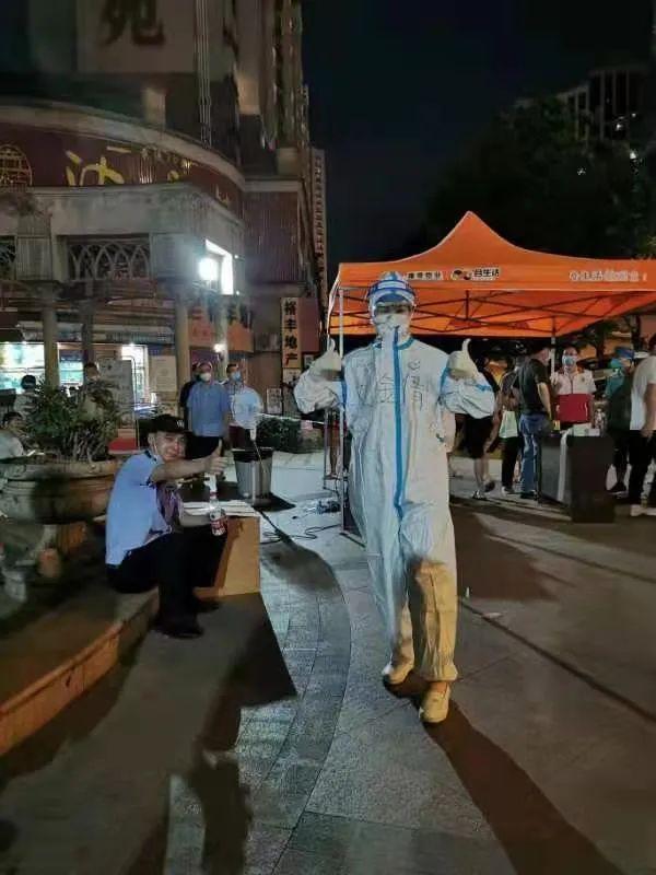 形容抗疫医护人员敬业的句子 形容抗疫医护人员敬业的句子