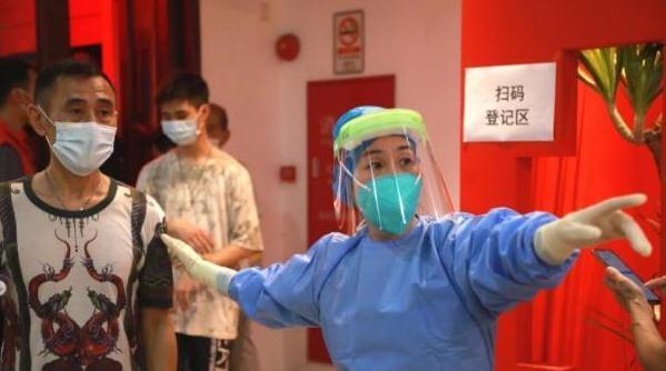 形容抗疫医护人员敬业的句子 形容抗疫医护人员敬业的句子