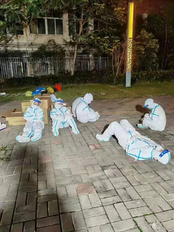 形容抗疫医护人员敬业的句子 形容抗疫医护人员敬业的句子