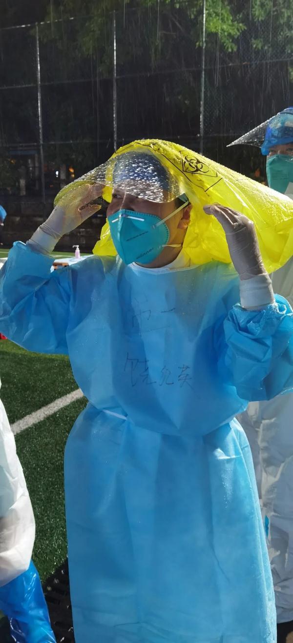 形容抗疫医护人员敬业的句子 形容抗疫医护人员敬业的句子