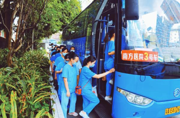 形容抗疫医护人员敬业的句子 形容抗疫医护人员敬业的句子