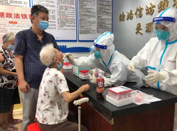 形容抗疫医护人员敬业的句子 形容抗疫医护人员敬业的句子