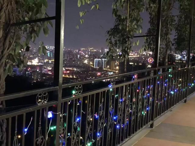 形容美景伴美食的句子
