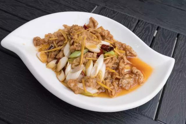 形容美景伴美食的句子