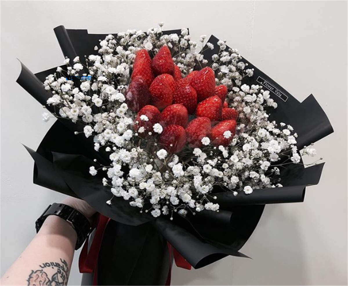 鲜花配美食的唯美句子_(鲜花的句子唯美心情短语)