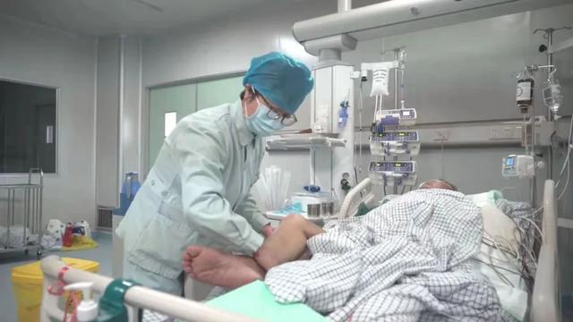 护士对抗疫情正能量的句子 护士对抗疫情正能量的句子