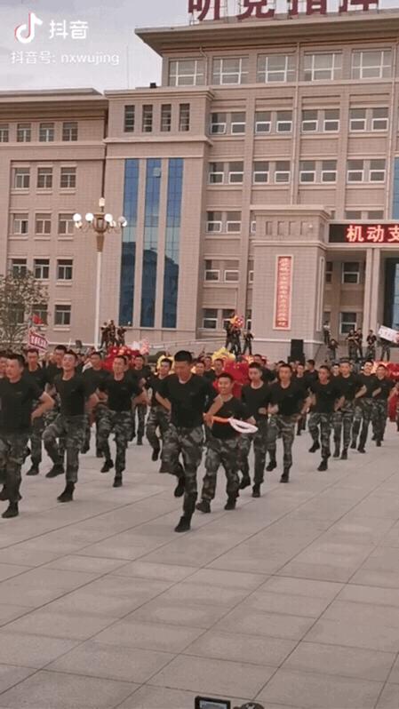 对英雄敬佩的赞美句子现代 对英雄敬佩的赞美句子现代