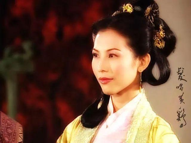 赞美十八岁女孩的句子 赞美十八岁女孩的句子