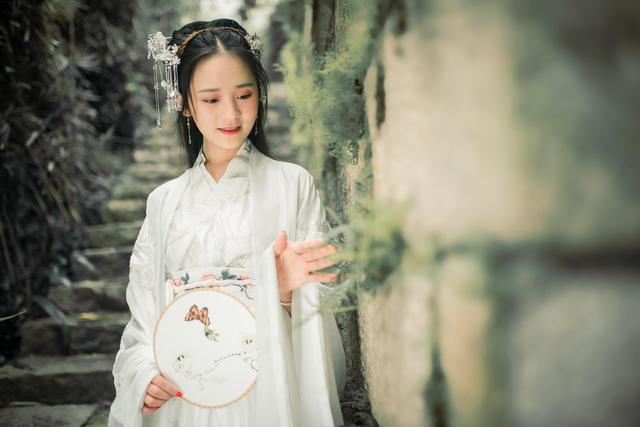 赞美女孩子漂亮的句子 赞美女孩子漂亮的句子